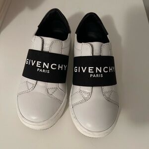 Toddler givenchy runners size 25